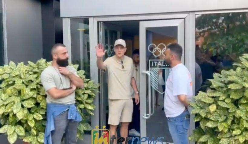 VIDEO - Zielinski lascia il Coni, ma prima un breve: "Forza Inter". Pomeriggio atteso ad Appiano