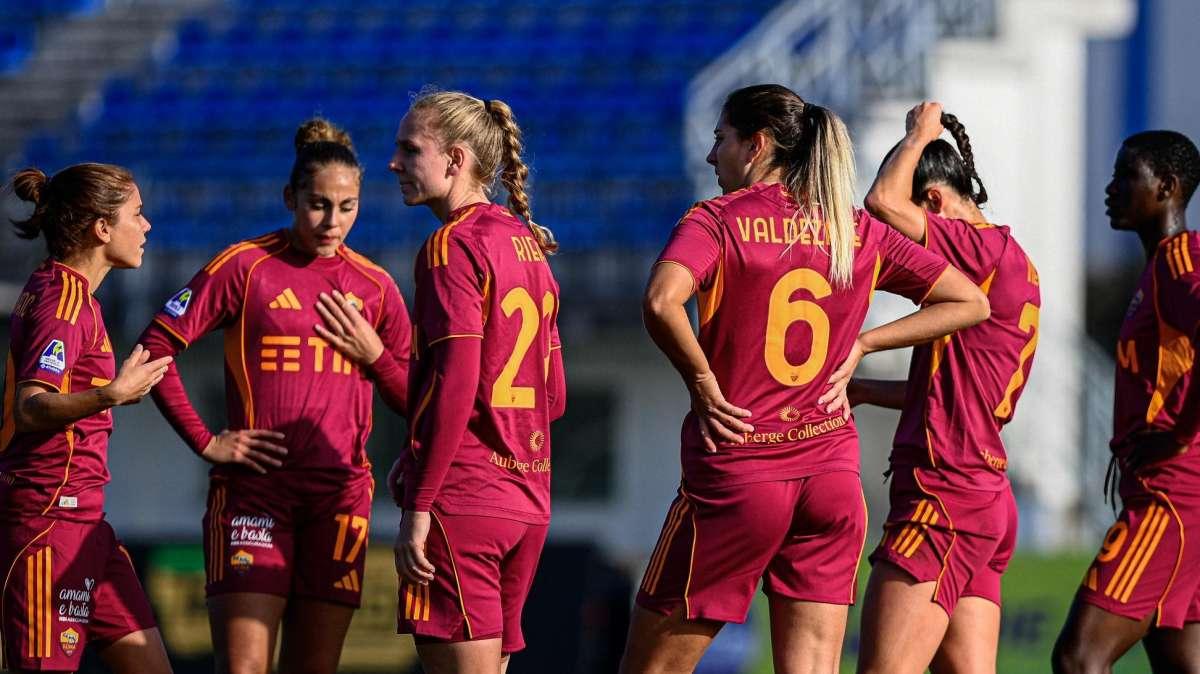 La Roma Women vince 4-3 sul Como e allunga sull'Inter. Montesano: "Lo Scudetto non è ancora nostro"