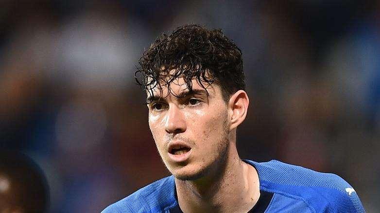 La Figc conferma: "Due calciatori dell'U-21 positivi al Covid-19". Uno è Bastoni? Annullato l'allenamento
