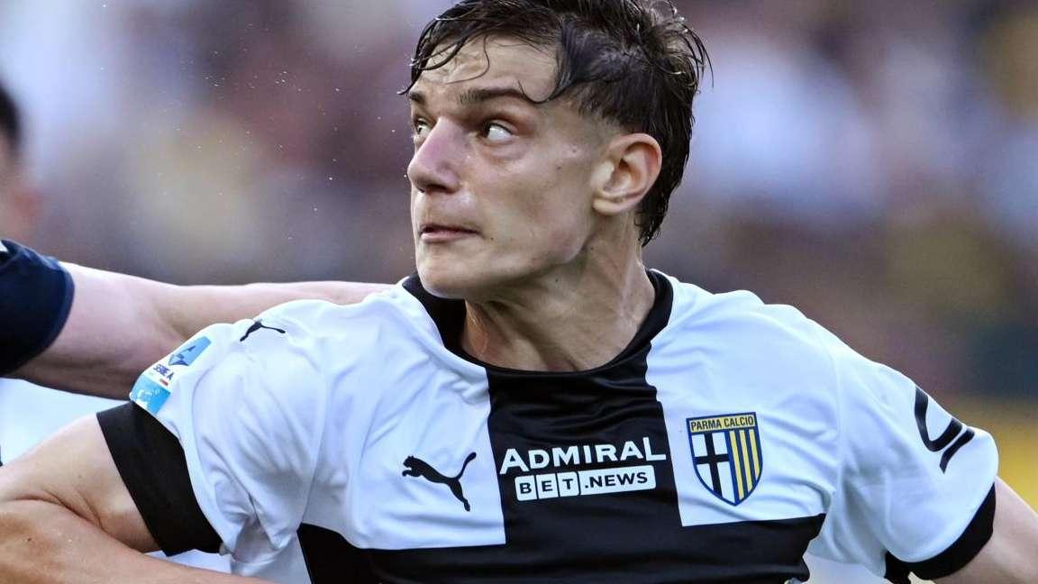 SM - Leoni è la priorità dell'Inter, ma con il Parma c'è un gap di 10 milioni. Concorrenza dalla Premier League
