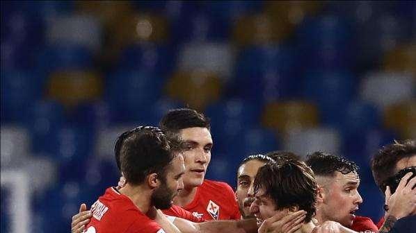 Fiorentina scintillante al San Paolo, Napoli nel tunnel: i viola vincono 2-0