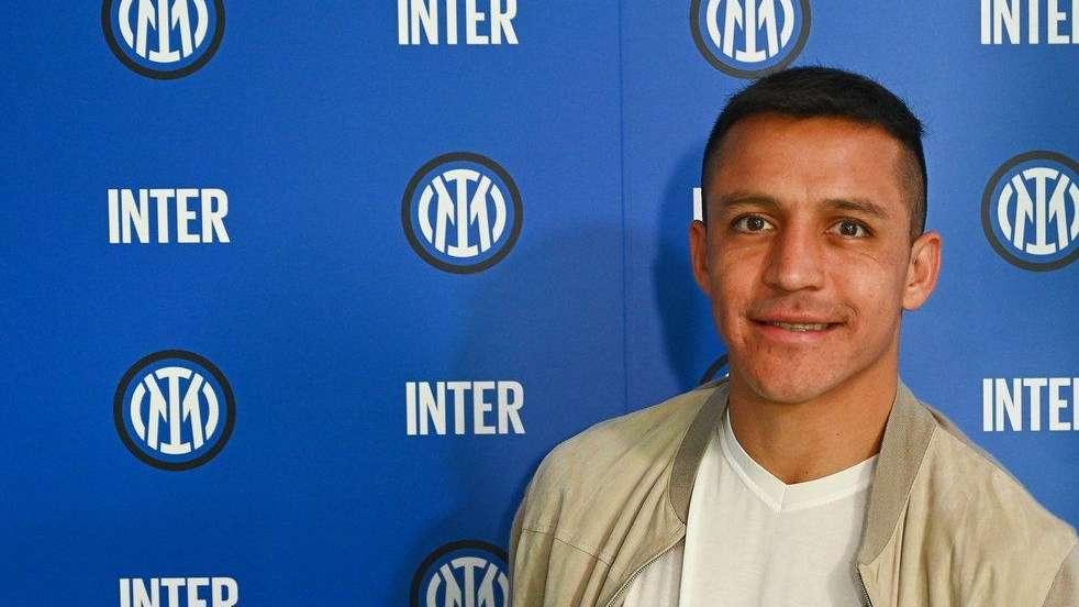Sanchez premiato da Lenovo come giocatore del mese, l'Inter ironizza: "I campioni sono così"