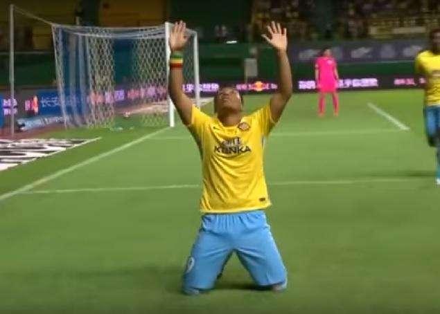 VIDEO - Il Jiangsu perde 4-2, ma che gol Roger Martinez