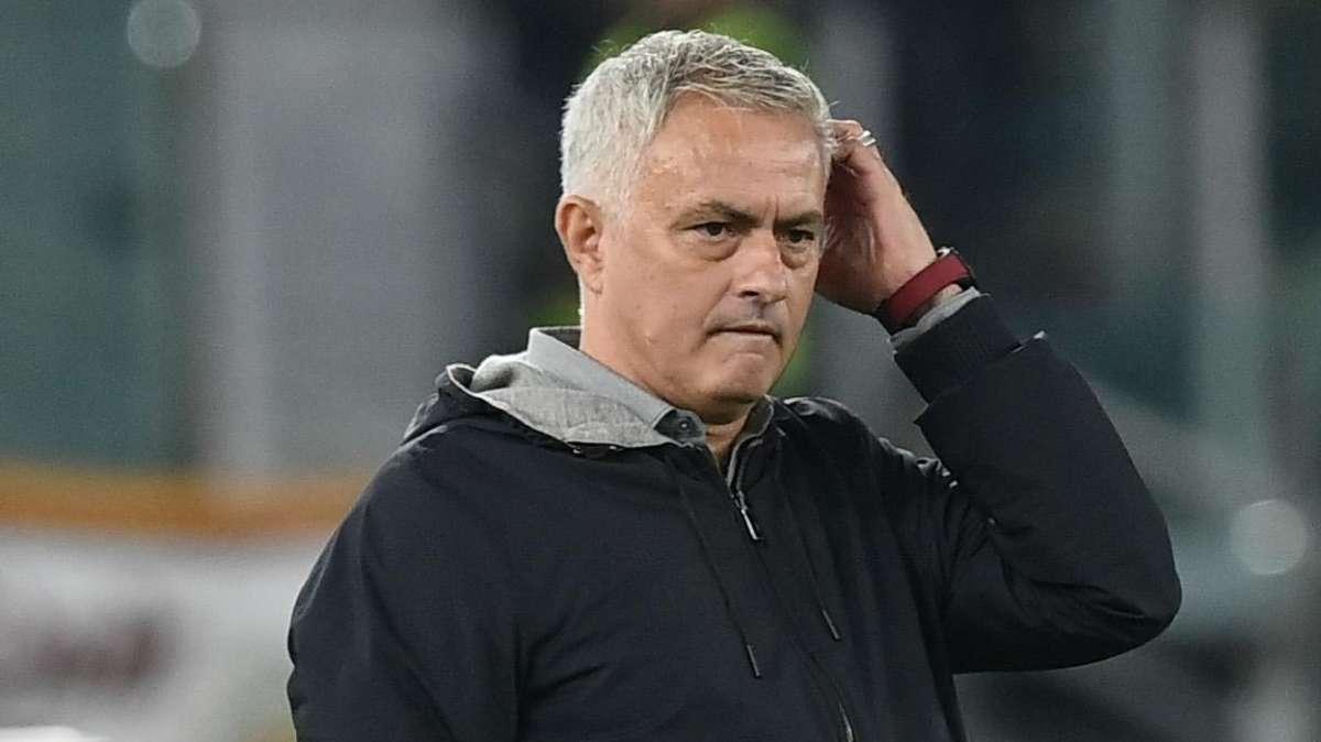 Mourinho: "Se squadre come Inter e Milan non reggono il doppio confronto figuriamoci noi"