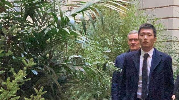 VIDEO - La delegazione nerazzurra accolta dai tifosi all'uscita dal pranzo Uefa