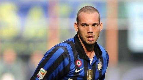 Sneijder rassicura i tifosi ad Appiano: "Sto bene"