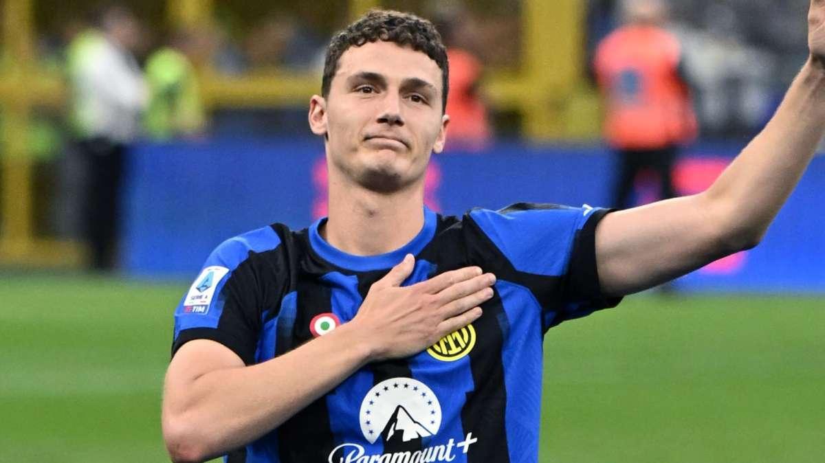 Romano: "Alcuni club dell'Arabia Saudita hanno contattato Pavard". La secca risposta dell'interista