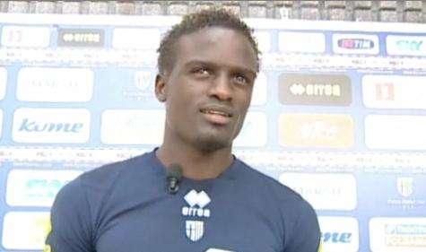 ...e Mariga riesce a salutare il pubblico di Parma