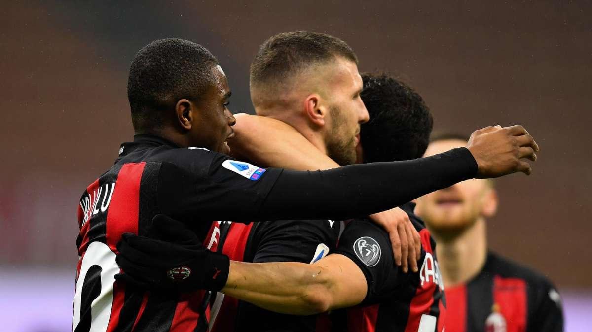 Milan, controsorpasso all'Inter: Theo stende la Lazio nel recupero. Atalanta rimontata, Insigne salva il Napoli 