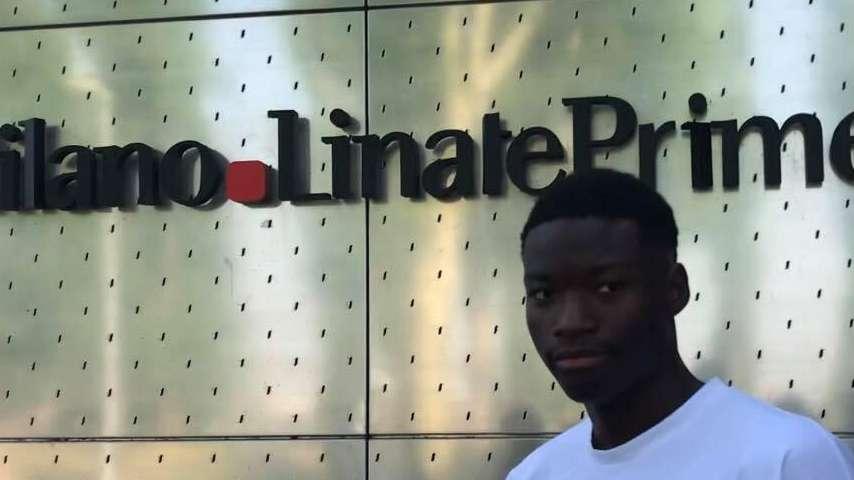 VIDEO - Lucien Agoume è arrivato a Milano: "Sono contento"