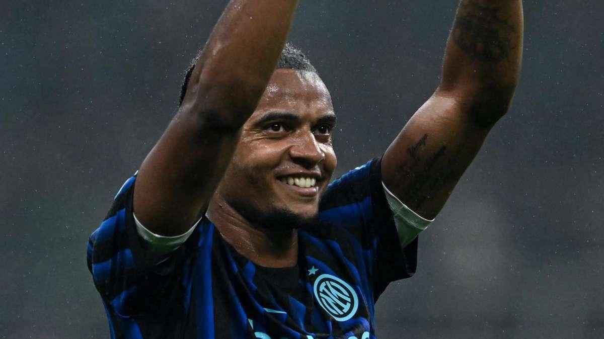 Akanji: "Futuro? Non so cosa accadrà, ma mi piacerebbe restare all'Inter. Serie A, vogliamo rimanere in vetta"