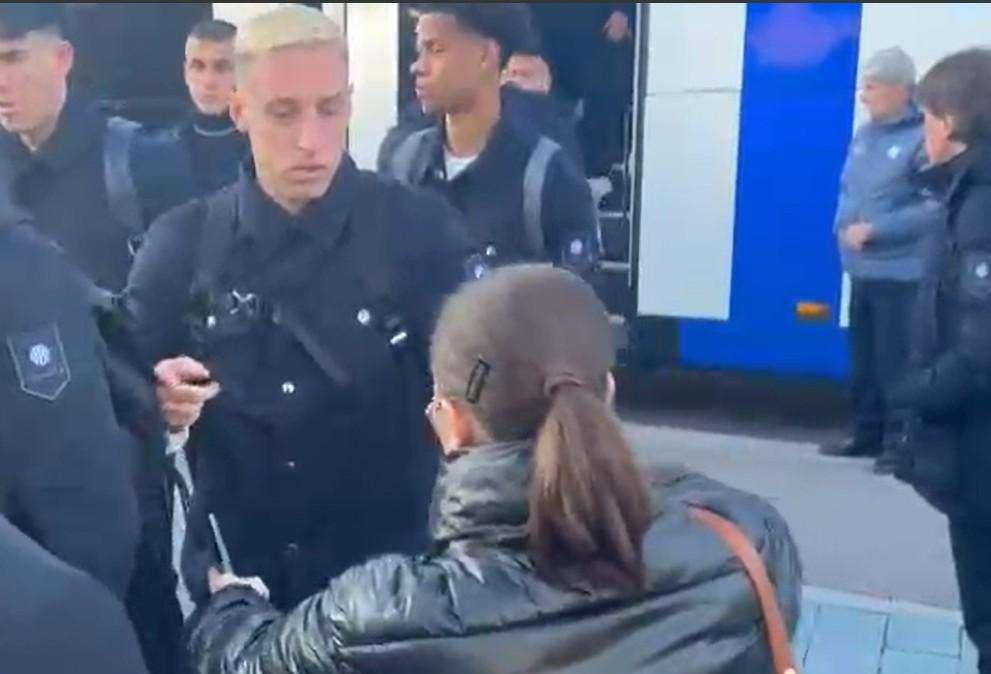 VIDEO - Una giovane tifosa a Marotta: "Non venda Frattesi". Poi scoppia in lacrime con il calciatore