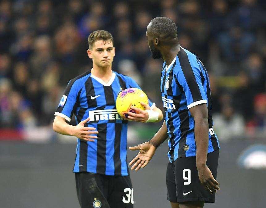 Renzi: "Cosa è la leadership nello sport? È un grande campione come Lukaku"