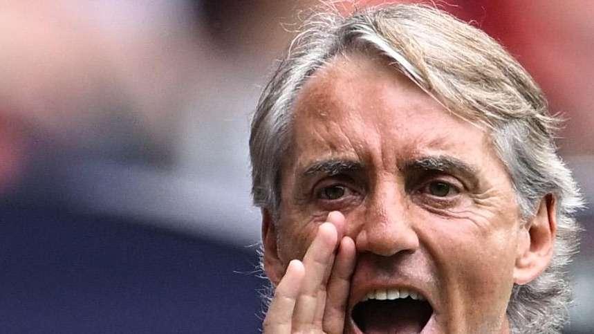 Mancini: "Scudetto all'ultima giornata? Me lo aspettavo. Ora il Napoli ha un vantaggio abbastanza grande"