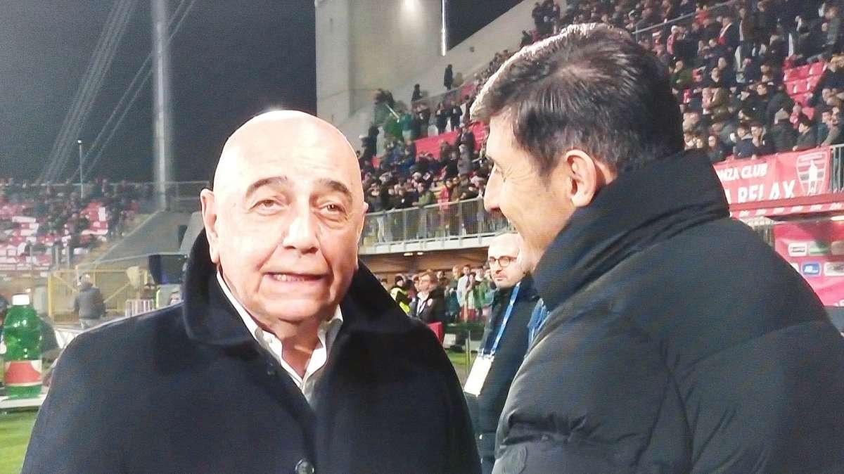 FOTO - Galliani padrone di casa: chiacchiere a bordocampo con Javier Zanetti