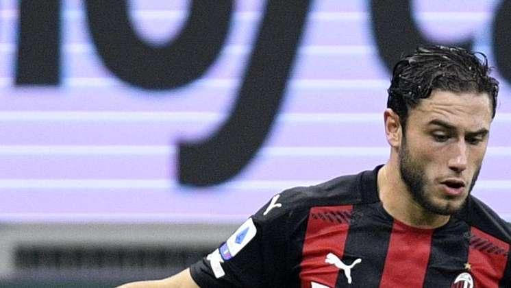 Calabria, caduta di stile: dito medio agli avversari dopo il fischio finale del derby Inter-Milan