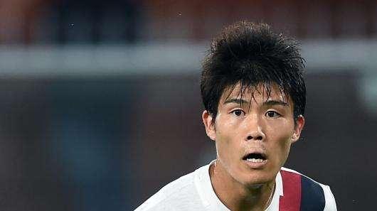 Bologna, Tomiyasu rischia un mese di stop: salterebbe anche l'Inter