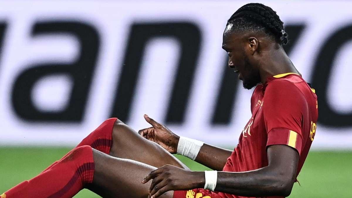 Roma, intervento al ginocchio riuscito per Abraham: resterà ai box 8-9 mesi