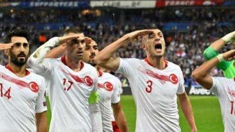 Saluto militare Turchia, l'Uefa scende in campo: aperta un'indagine