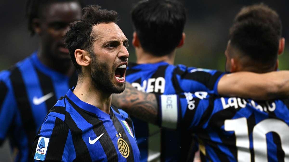 VIDEO - Arnautovic e Calhanoglu guidano la rimonta da 'Pazza Inter': Monza ko 3-2. Gli highlights del match