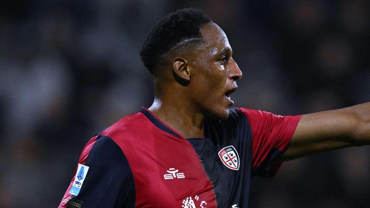 Cagliari, Mina: "Successo importante per noi e per i tifosi. Ora andiamo a Napoli con determinazione"