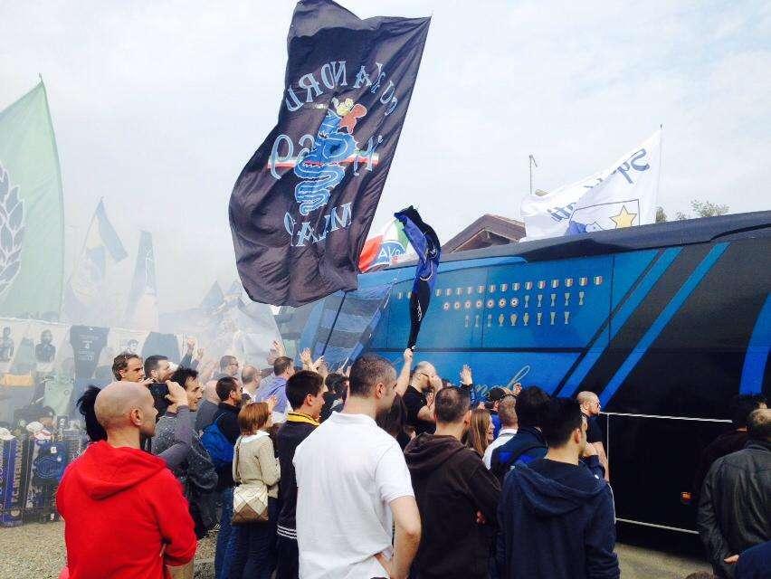 Curva Nord alla Pinetina: "Ora date tutto". Squadra incitata ad Appiano