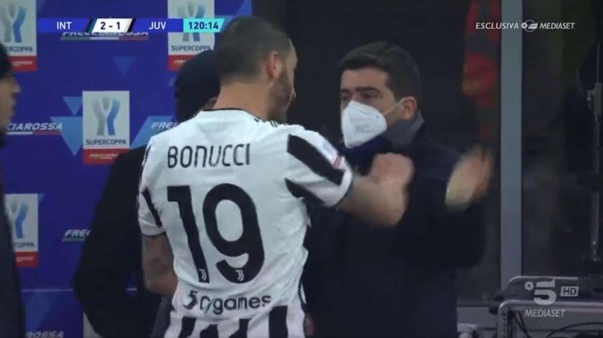 Bonucci perde la testa dopo il gol di Sanchez: volano schiaffi e spintoni