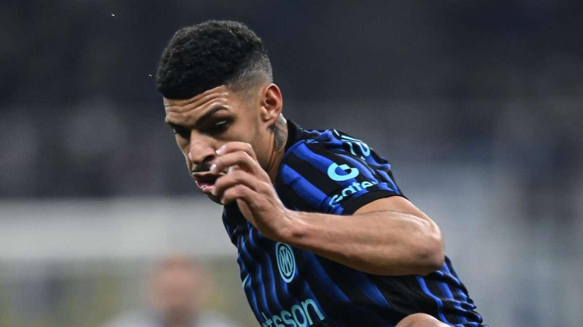 Sky - Dubbio Akanji-Acerbi, a centrocampo riecco Mkhitaryan. Luis Henrique verso la conferma: la probabile 