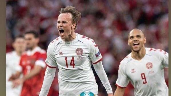 Euro 2020, la Danimarca agli ottavi di finale fa felice Eriksen: arrivano gli applausi di Chris