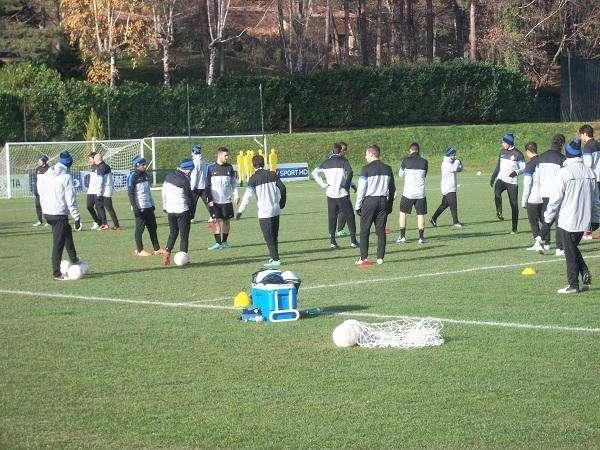 Verso il Cagliari: lavoro a gruppi alla Pinetina