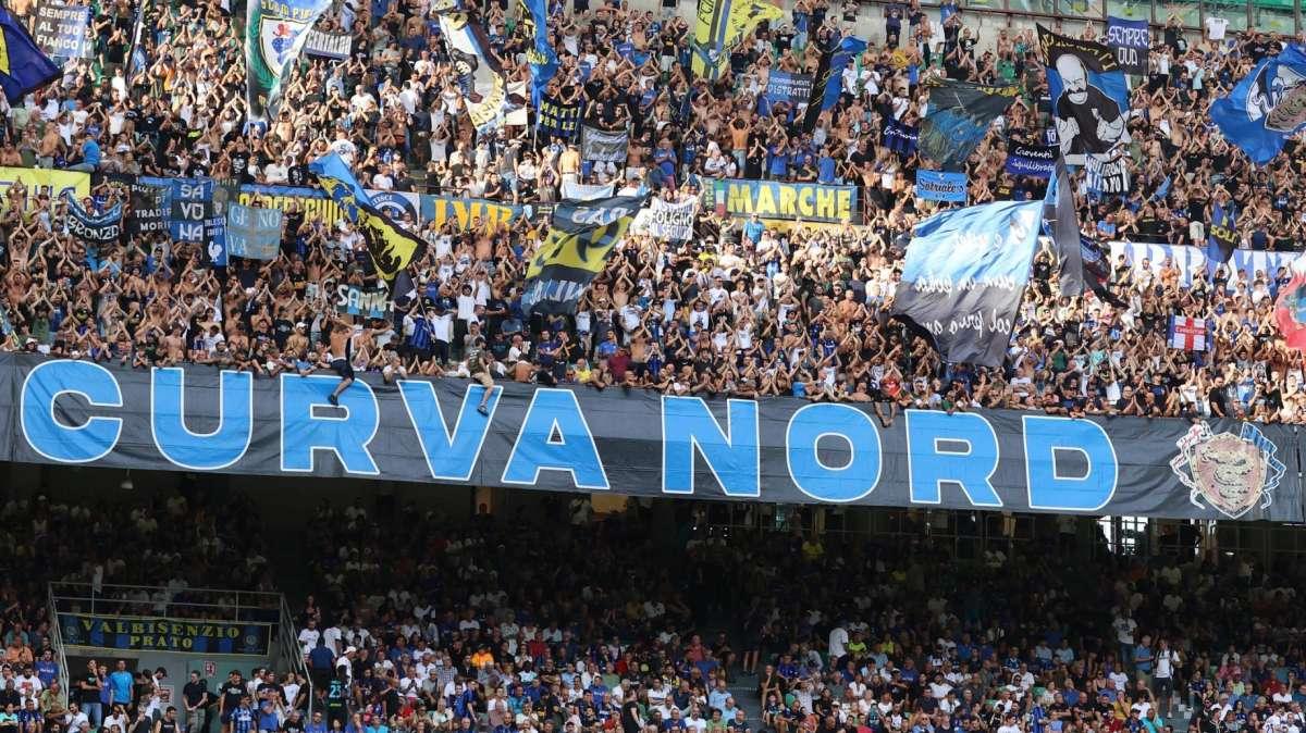 Ciccarelli chiama, la Nord risponde "compatta" nella difficoltà. Il "grazie per la fiducia e partecipazione" della Curva