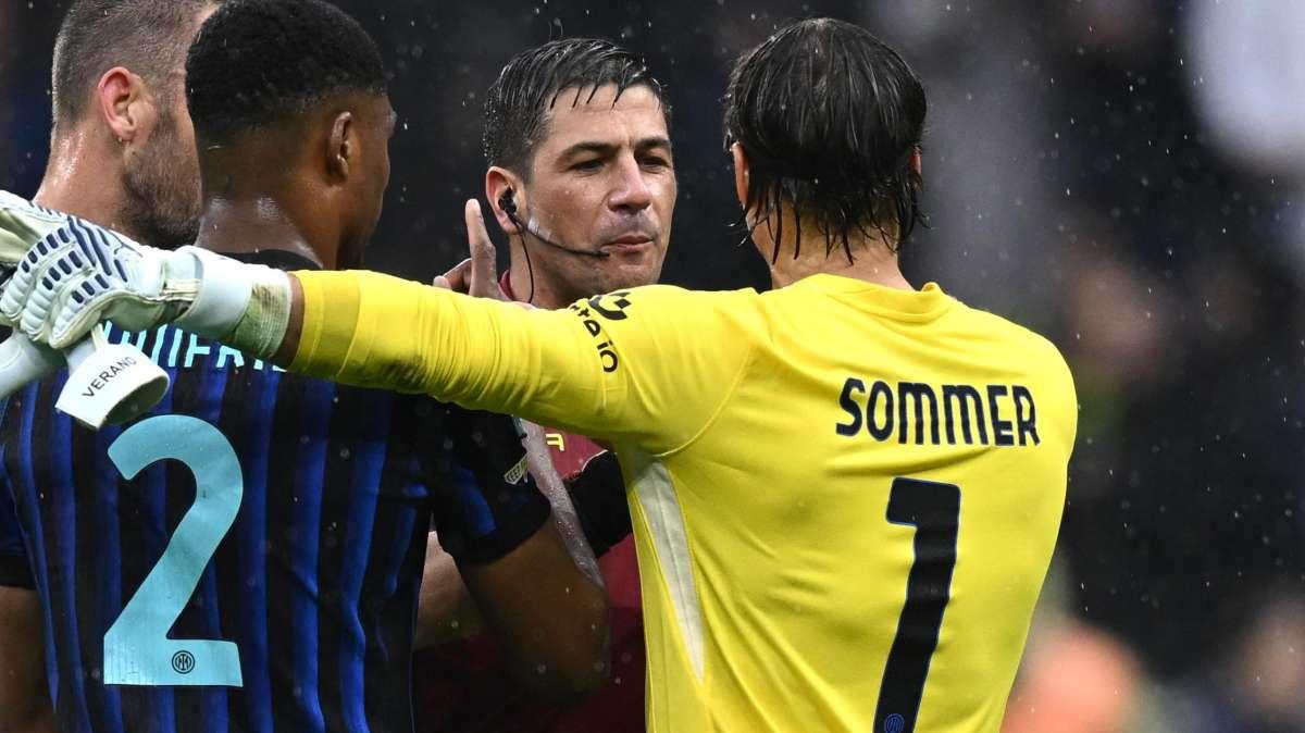 CF - Arbitri horror: 29 errori riconosciuti in 29 giornate. Tra i casi più eclatanti 4 riguardano l'Inter (3 sono a sfavore)
