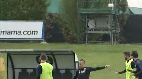VIDEO - Nainggolan scalda il piede in vista della Juve: tiro a giro rasoterra preciso in allenamento