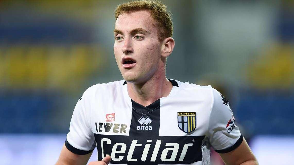 Parma, vittoria di rigore contro il Napoli: 2-1 dagli undici metri firmato da Caprari e Kulusevski