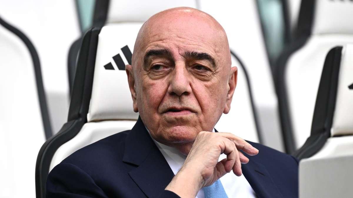 Galliani, frecciata all'Inter: "I terzi diventarono primi, unico caso al mondo"