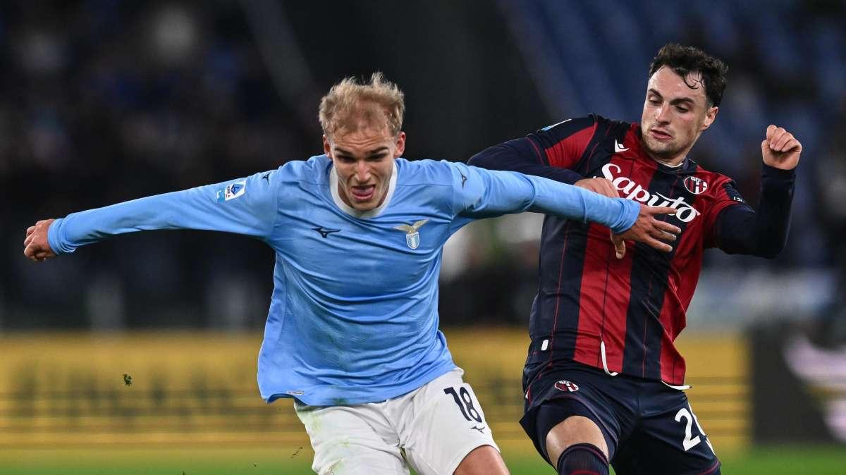 Odgaard risponde a Isaksen, Lazio-Bologna finisce 1-1: espulso Gila nel finale