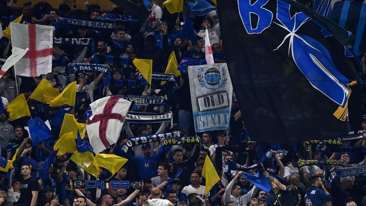 GdS - Ache DAZN si prepara per il Derby di Milano: a San Siro in regalo sciarpe per i tifosi di Milan e Inter 