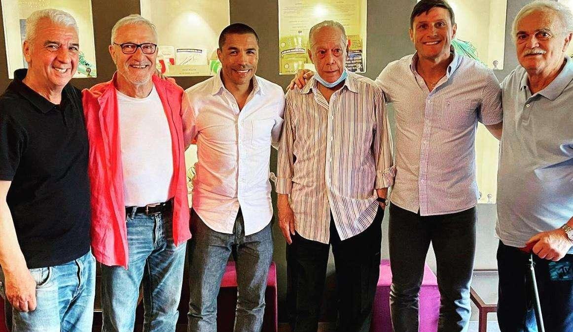 FOTO - Zanetti tra Mazzola, Suarez e Cordoba: "A pranzo con dei veri campioni nerazzurri"