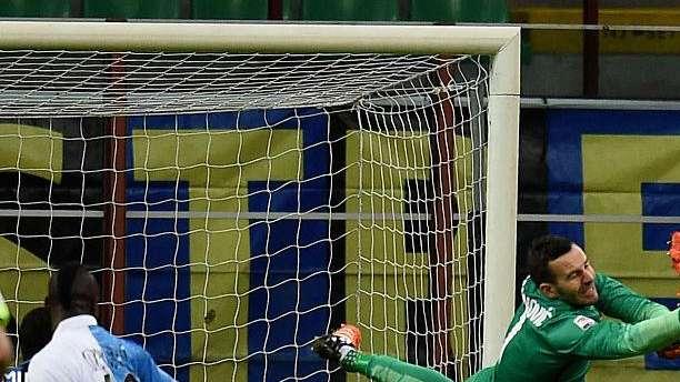 Sky - Buone notizie per Conte: tampone negativo per Handanovic, il capitano punta il Bologna