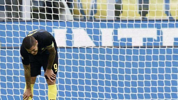 Fino alla Curva, per undici metri, non al centro, in senso vietato e per forza: l'Inter, purtroppo, è 'Sempre avanti'