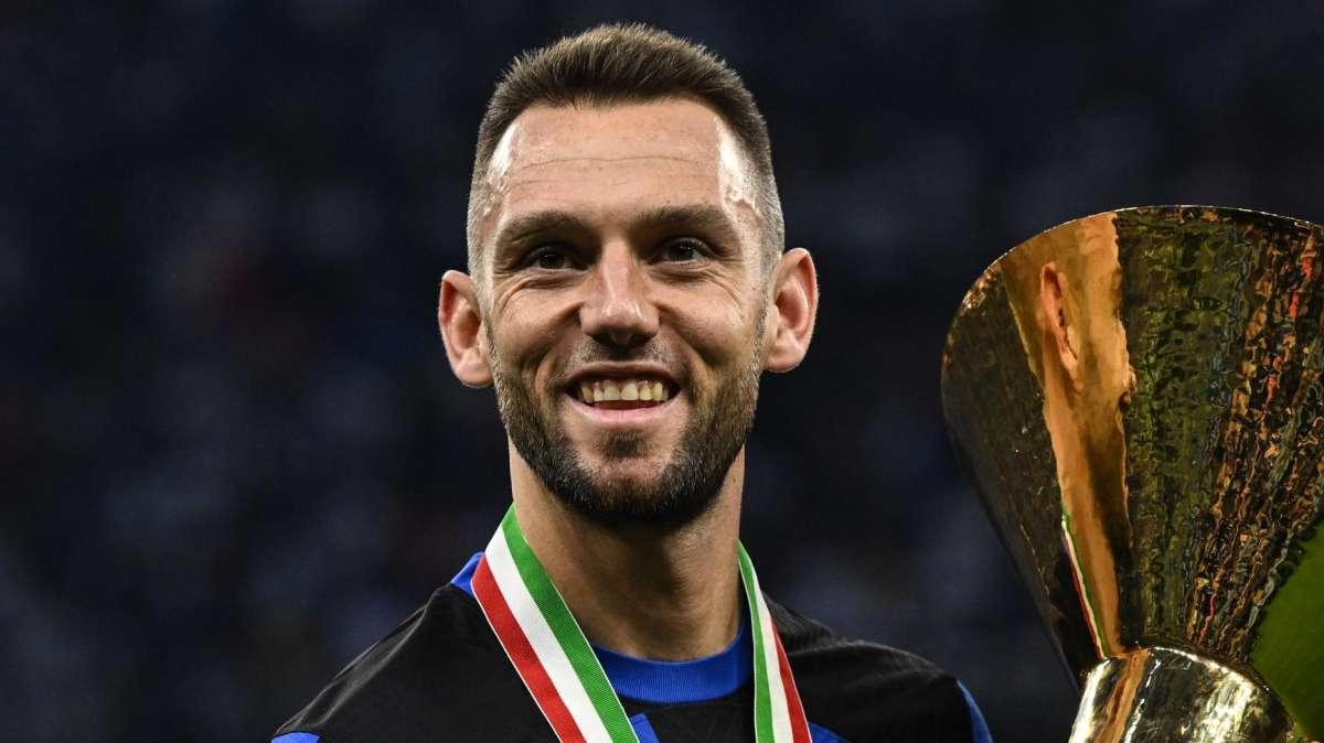 Olanda, De Vrij: "Ho giocato tanto con l'Inter, mi sento in forma. Il fatto di aver vinto in anticipo lo scudetto ha aiutato"