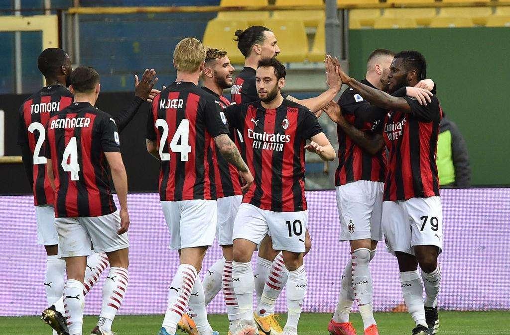 Il Milan prima domina, poi rischia: 3-1 al Parma, espulso Ibrahimovic