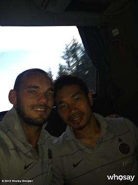 FOTO - Sneijder si prepara al match... con Nagatomo!