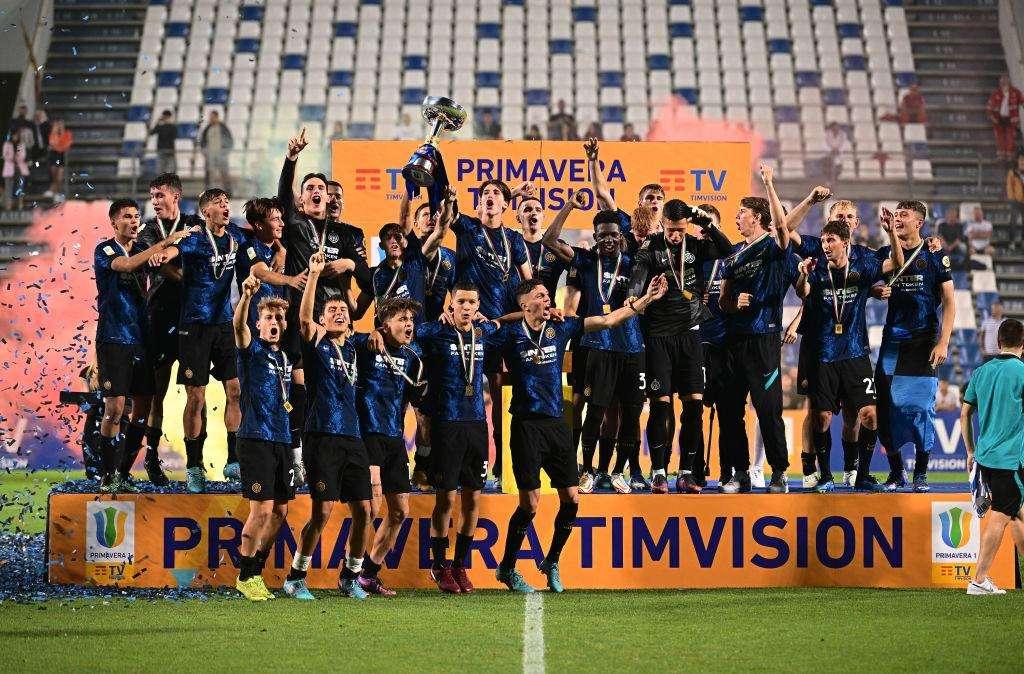 L'Inter Primavera torna campione d'Italia dopo 4 anni! Roma ribaltata da Casadei e Iliev, Chivu è l'uomo del 10° scudetto