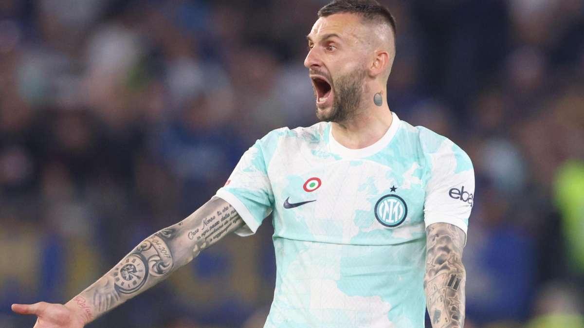 FOTO - Brozovic uomo mercato e showman su Instagram: "Dove sei Bare? Che si fa?"