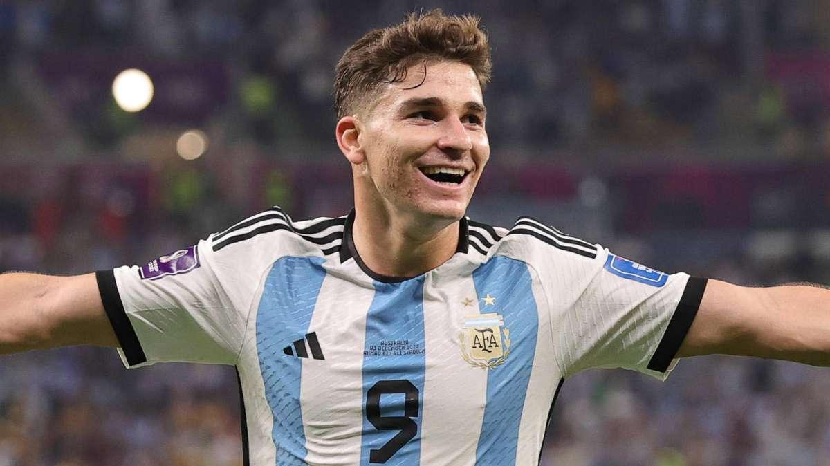 Alvarez: "Lautaro e io abbiamo già giocato in coppia, lui ci è abituato. Se serve per l'Argentina, va bene"