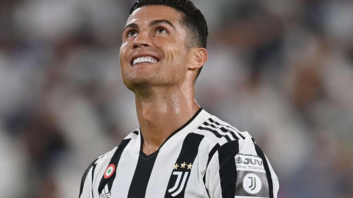 Caso Juve - Manovra stipendi, Ronaldo e la chat dei dirigenti: "Cristiano ha firmato"