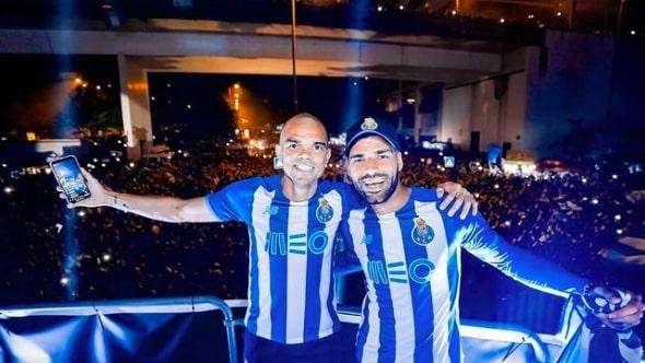 Taremi omaggia Pepe: "Mi hai insegnato tanto. È stato un onore essere il compagno di questa leggenda"