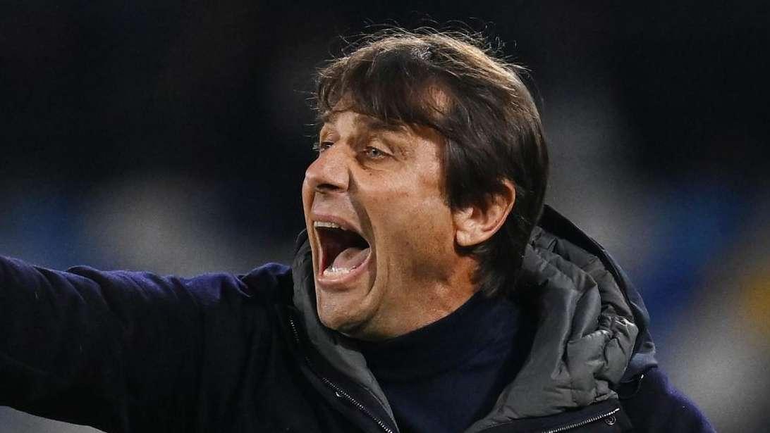 Il discorso di Conte prima di Napoli-Inter: "Pensano di essere più forti, non questa sera davanti alla nostra gente"