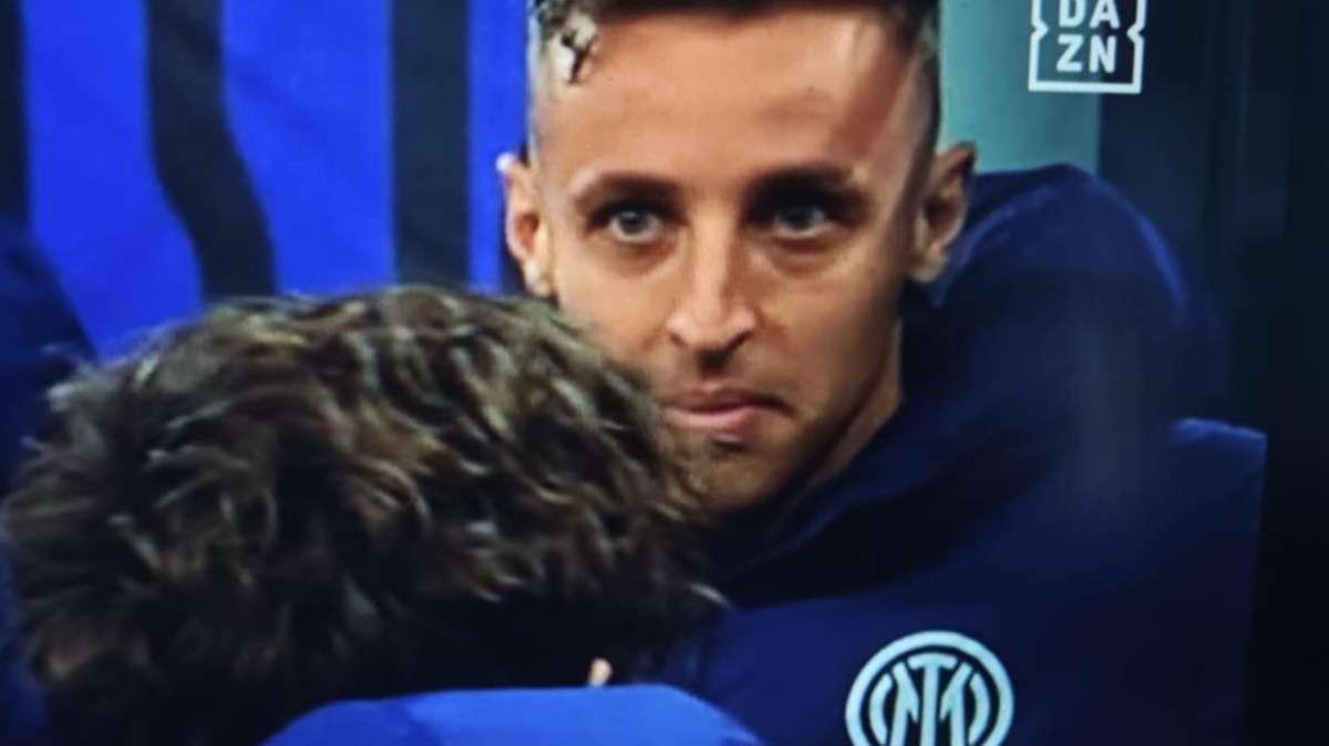 La 'BordoCam' di Inter-Juve - Mkhitaryan a Frattesi: "Non c'è il giallo su Kalulu". E la faccia del compagno dice tutto